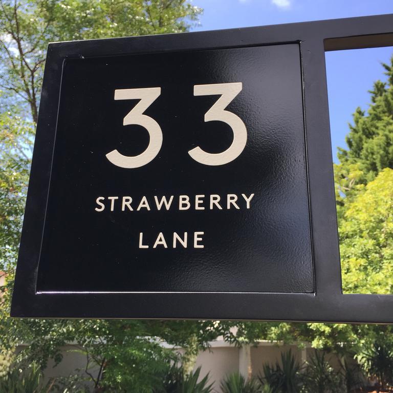 Apartment 33 Strawberry Lane - Studio&cottage